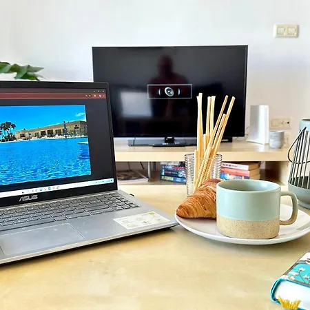 En Playa De La Tejita, El Medano Apartment